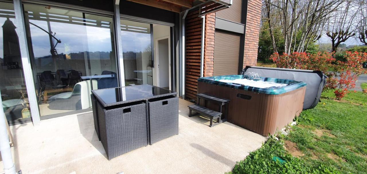 Villa Spacieuse Avec Jacuzzi Privatif Sarlat-la-Caneda Exterior photo