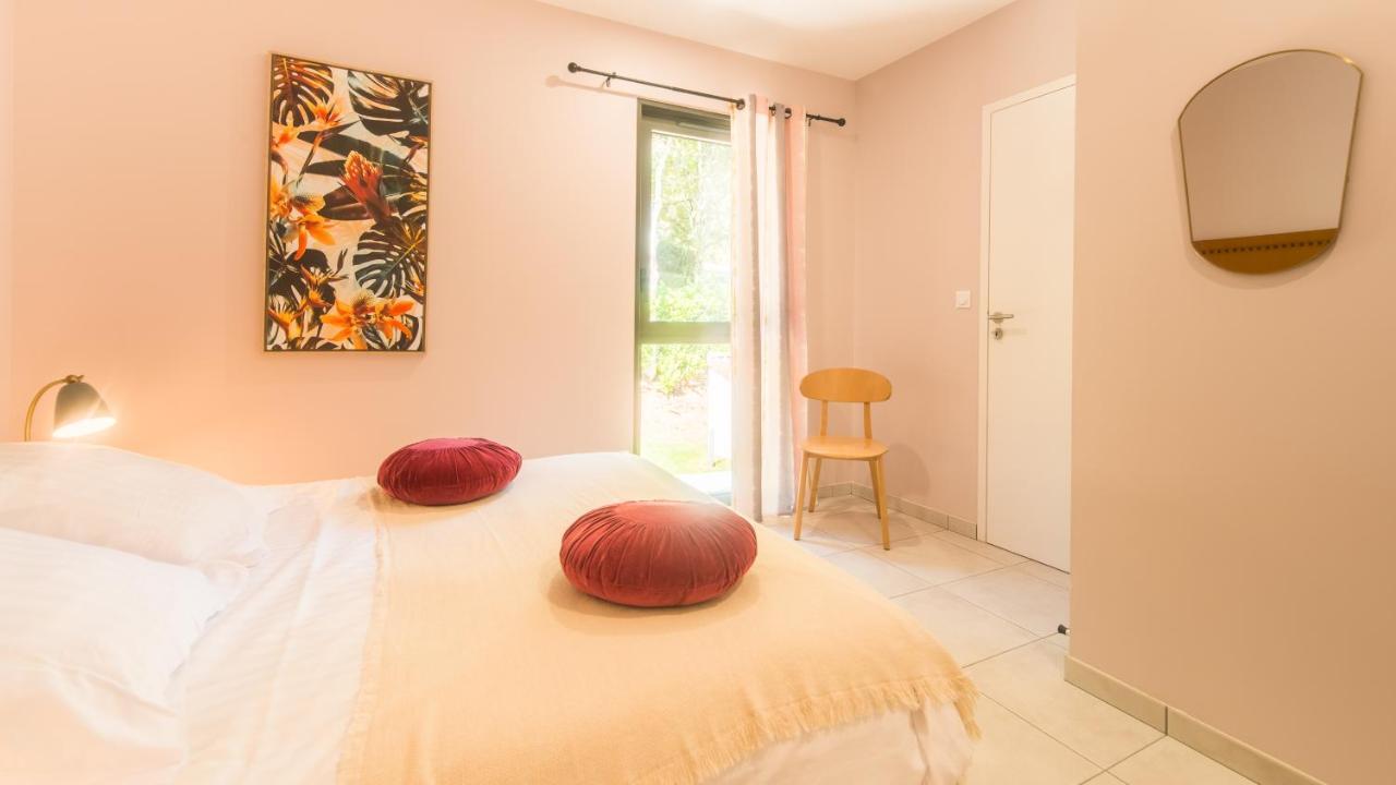 Villa Spacieuse Avec Jacuzzi Privatif Sarlat-la-Caneda Exterior photo